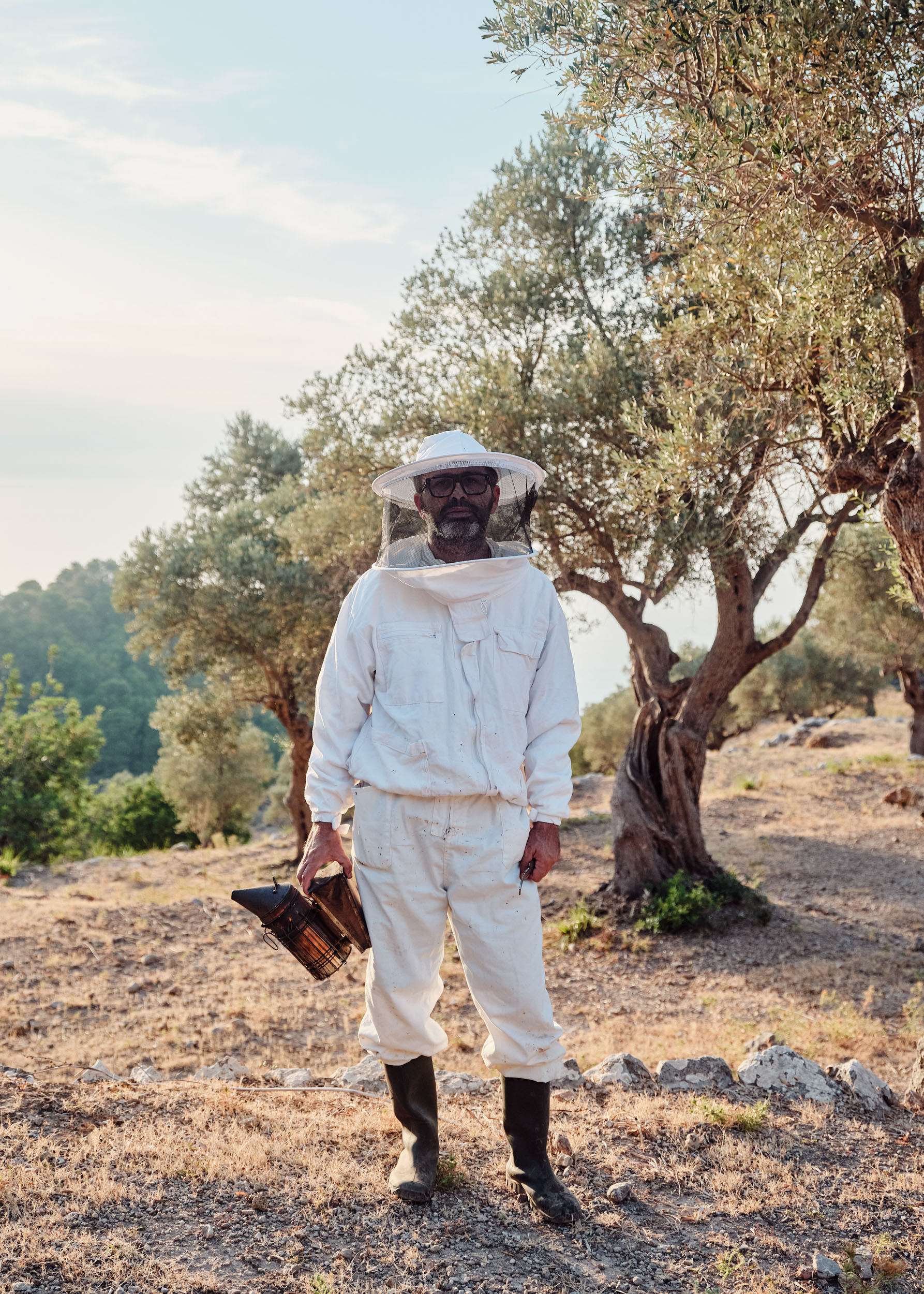 Mallorcan beekeeper, Mel Caramel